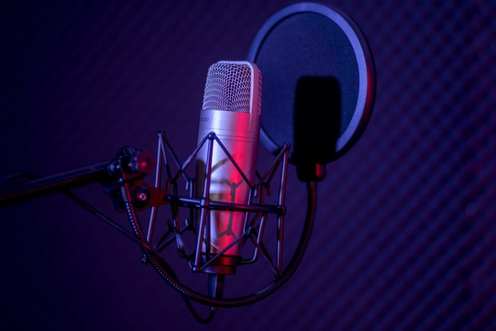How to Start a Podcast in 2023 ? Step-By-Step Guide